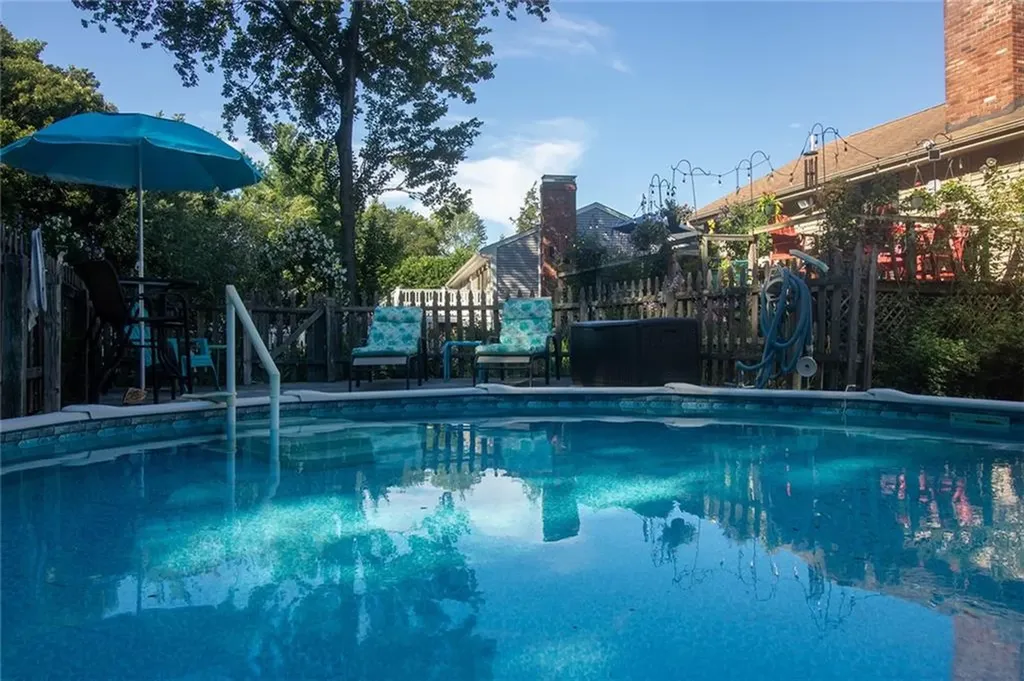 122 Elton Circle Cranston RI 02921