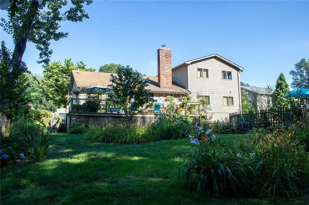 122 Elton Circle Cranston RI 02921