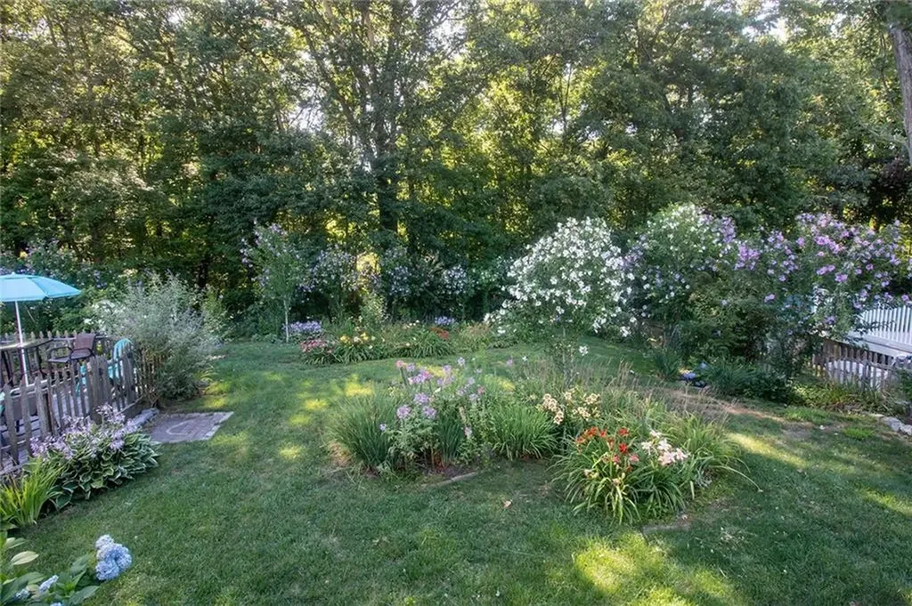122 Elton Circle Cranston RI 02921