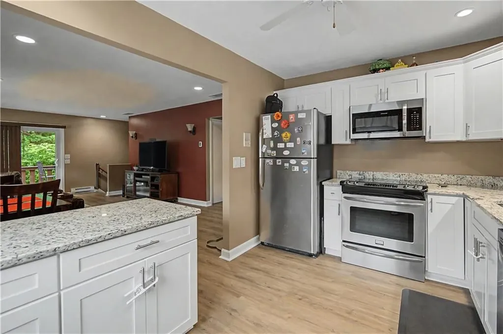 494 Round Hill Court Warwick RI 02886