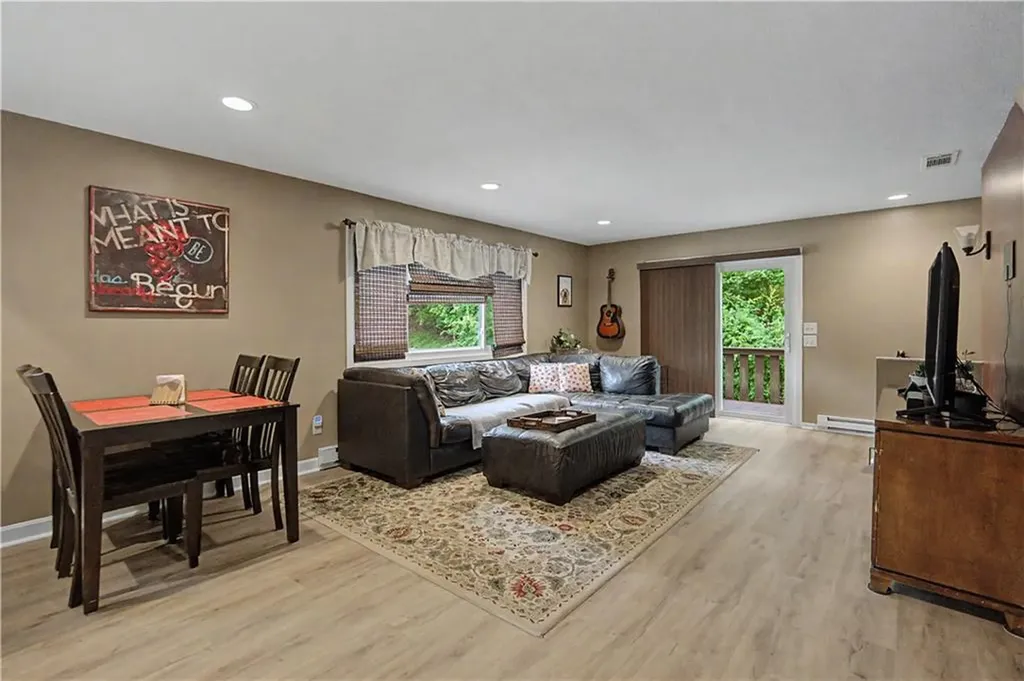 494 Round Hill Court Warwick RI 02886