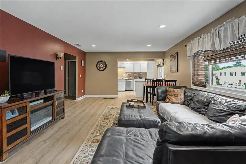 494 Round Hill Court Warwick RI 02886