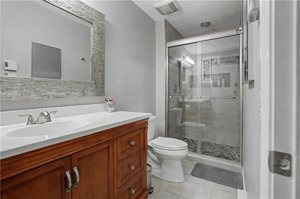 494 Round Hill Court Warwick RI 02886