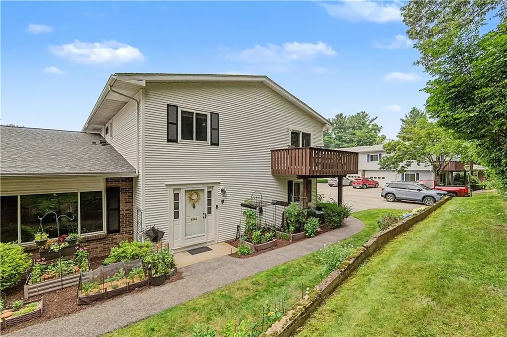 494 Round Hill Court Warwick RI 02886