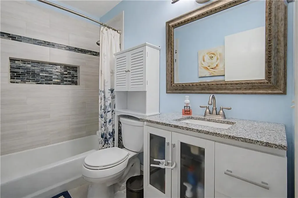 494 Round Hill Court Warwick RI 02886