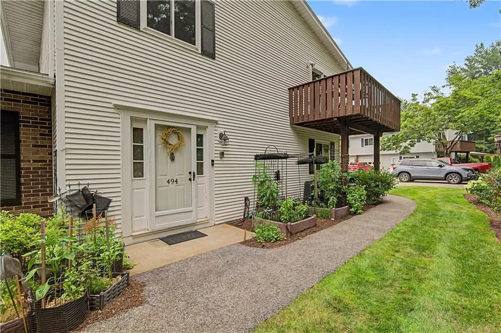 494 Round Hill Court Warwick RI 02886