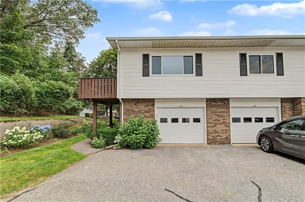 494 Round Hill Court Warwick RI 02886