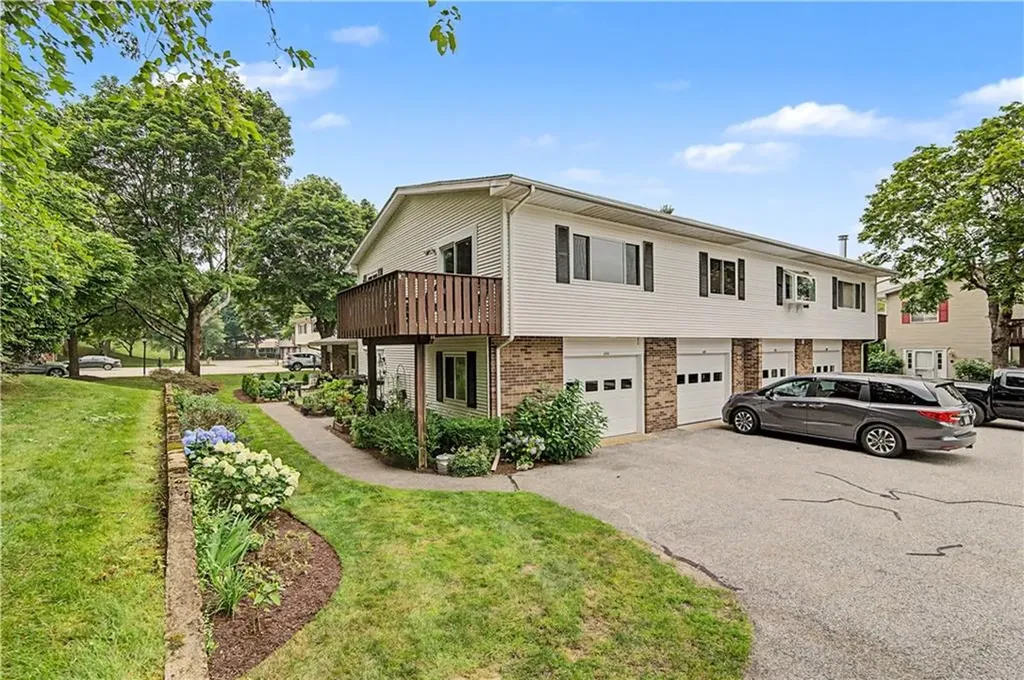 494 Round Hill Court Warwick RI 02886