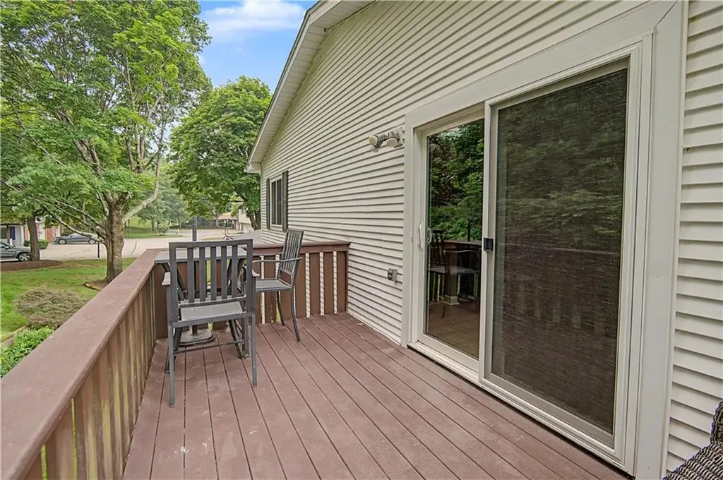 494 Round Hill Court Warwick RI 02886