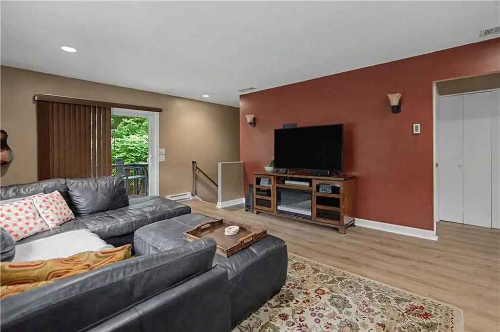 494 Round Hill Court Warwick RI 02886
