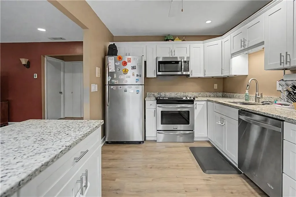 494 Round Hill Court Warwick RI 02886