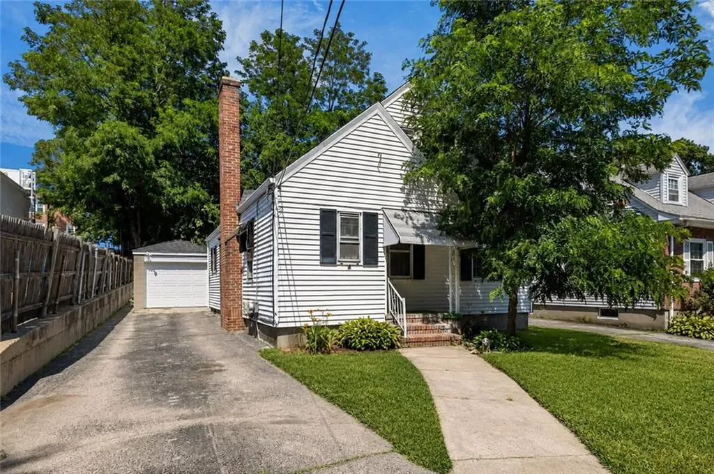 435 Auburn Street Cranston RI 02910