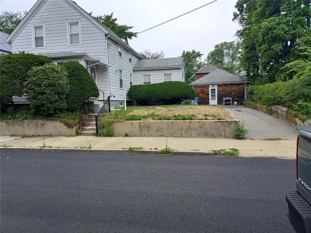 217 Narragansett Street Cranston RI 02905
