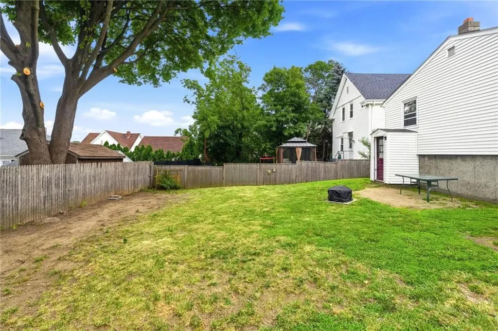 8 Henry Street East Providence RI 02914