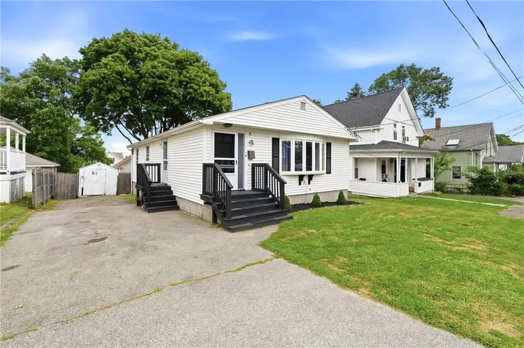 8 Henry Street East Providence RI 02914