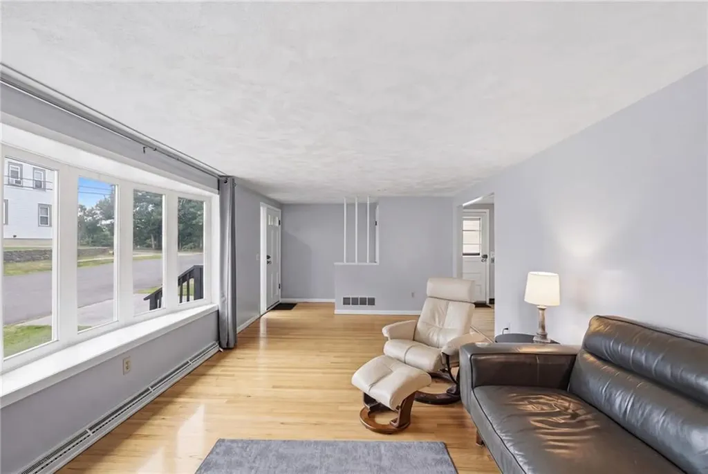 8 Henry Street East Providence RI 02914