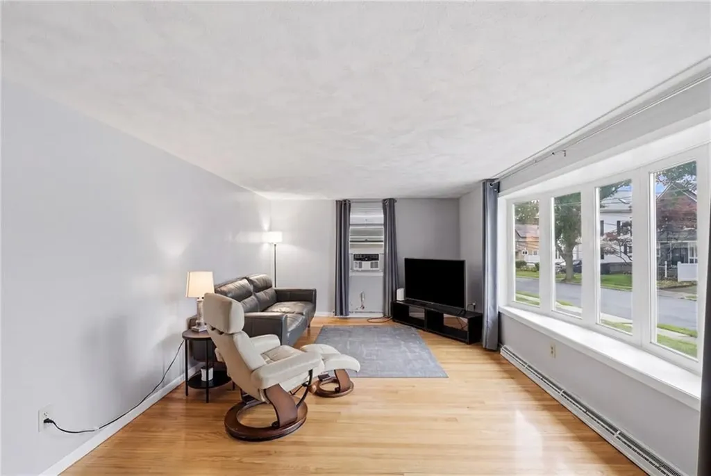 8 Henry Street East Providence RI 02914