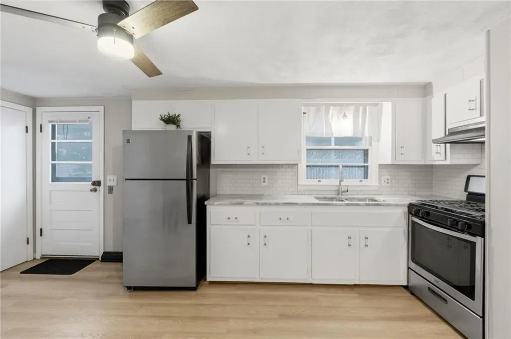 8 Henry Street East Providence RI 02914