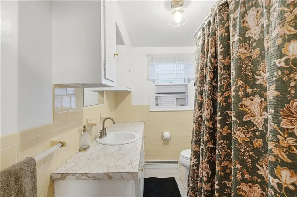 8 Henry Street East Providence RI 02914