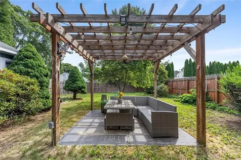 8 Hampden Road Bristol RI 02809