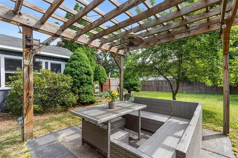 8 Hampden Road Bristol RI 02809