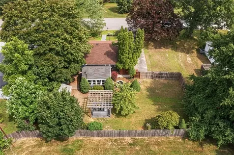 8 Hampden Road Bristol RI 02809