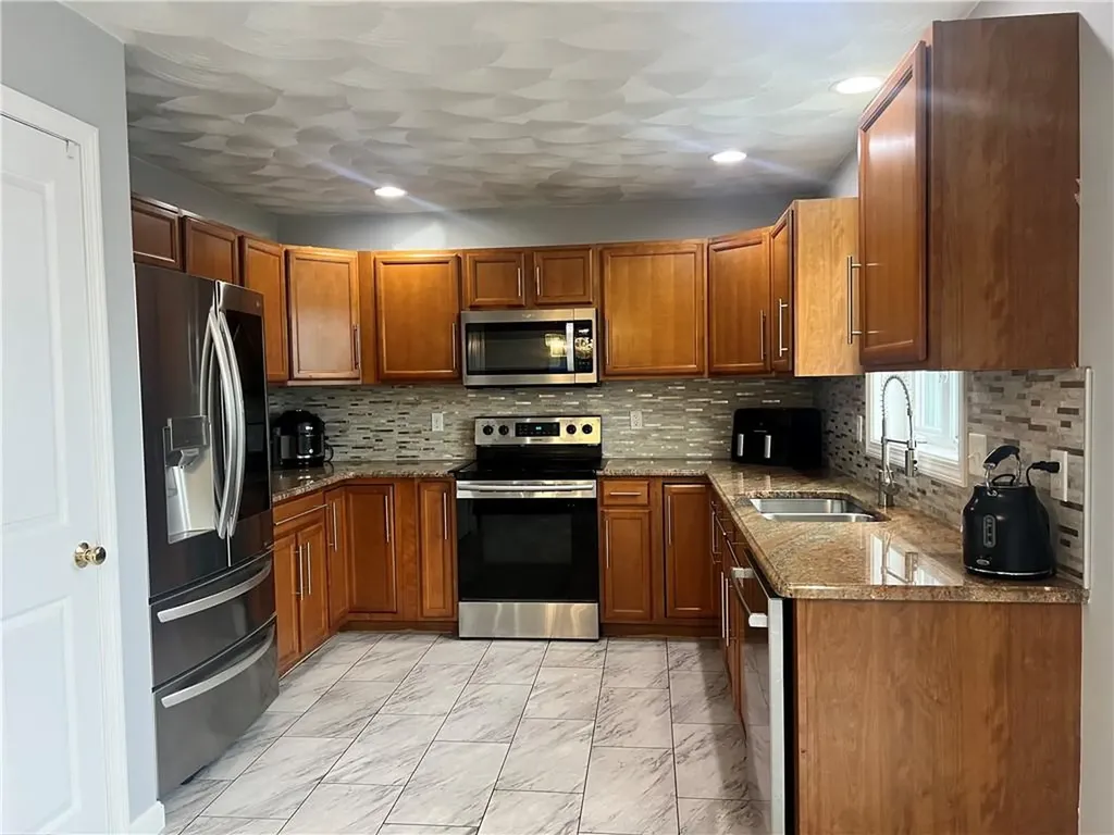 70 Fieldside Drive Woonsocket RI 02895