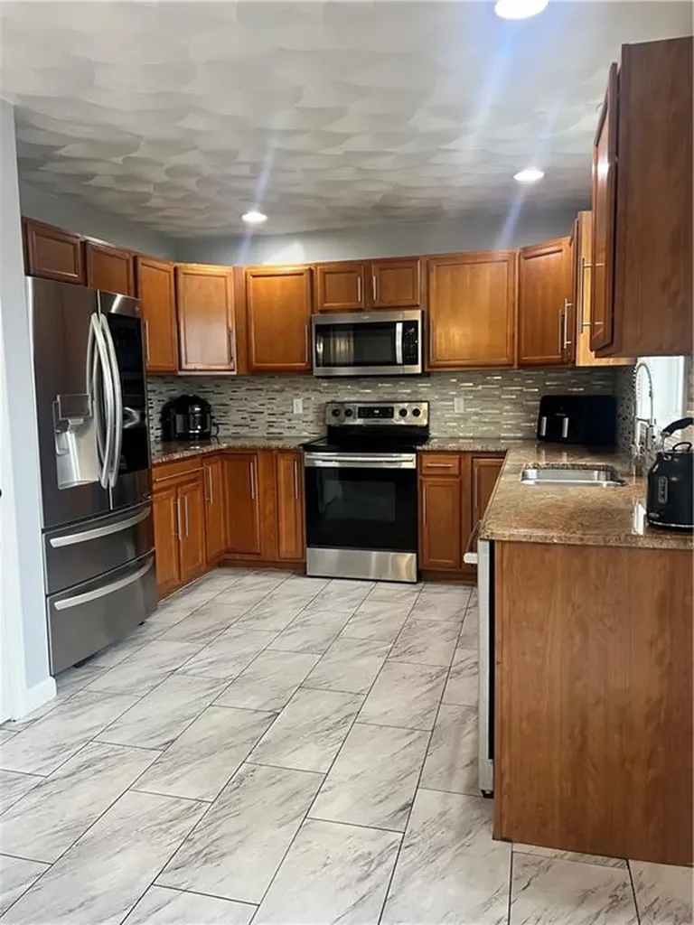 70 Fieldside Drive Woonsocket RI 02895
