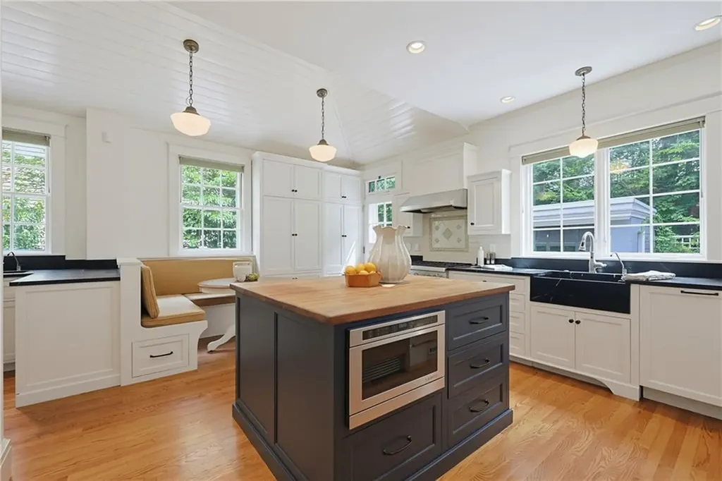 387 Wayland Avenue Providence RI 02906