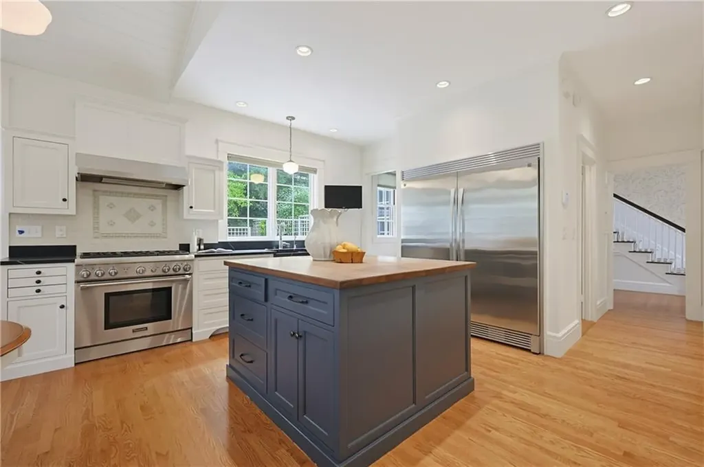 387 Wayland Avenue Providence RI 02906