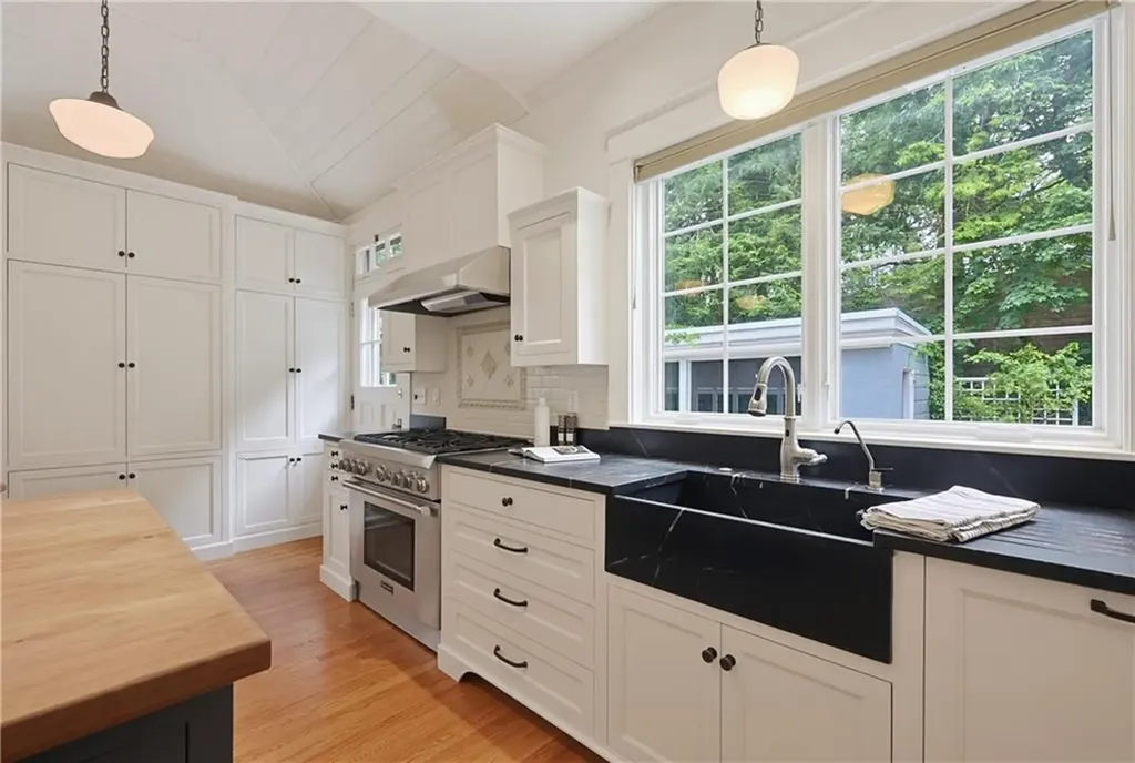 387 Wayland Avenue Providence RI 02906