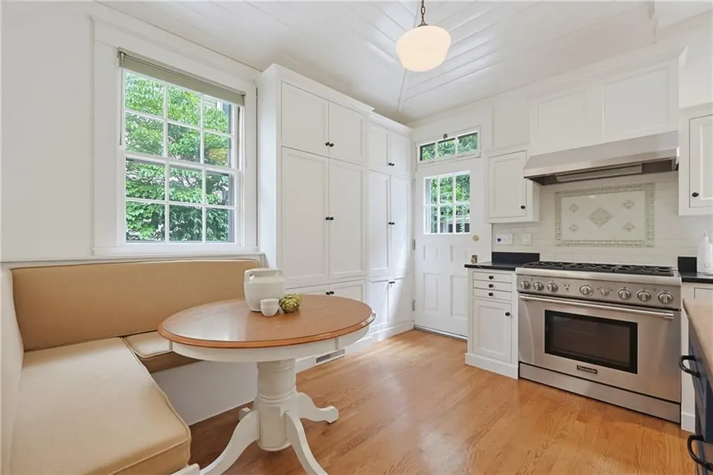 387 Wayland Avenue Providence RI 02906