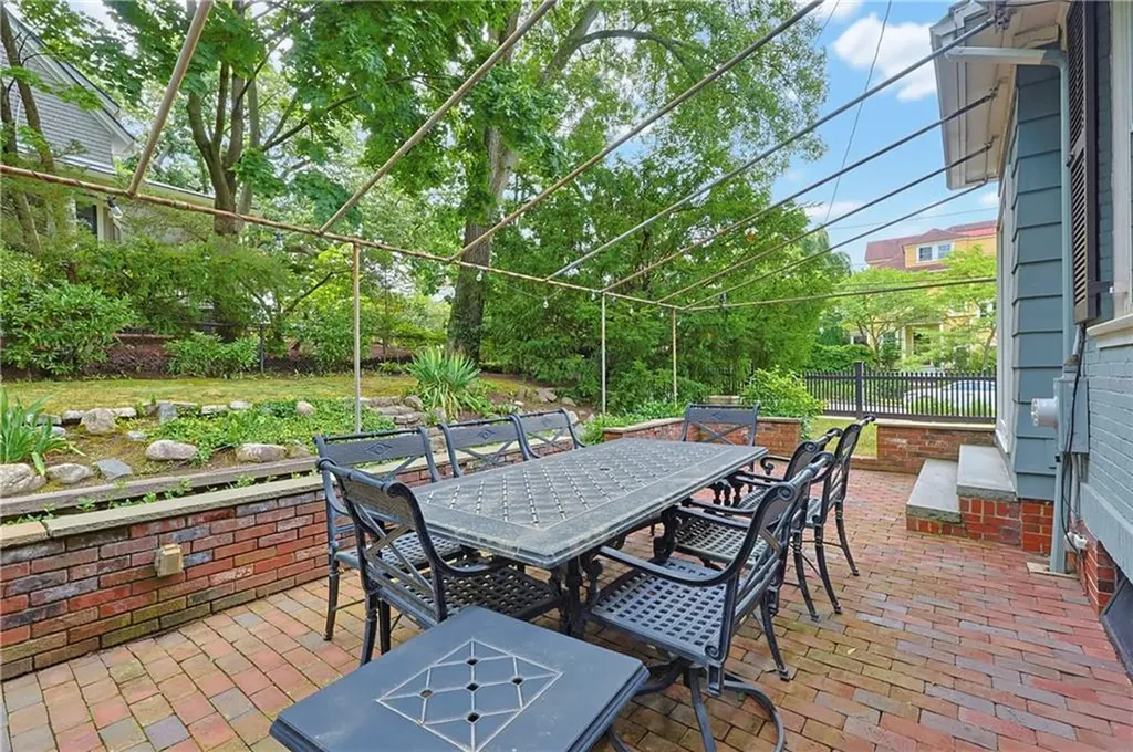 387 Wayland Avenue Providence RI 02906