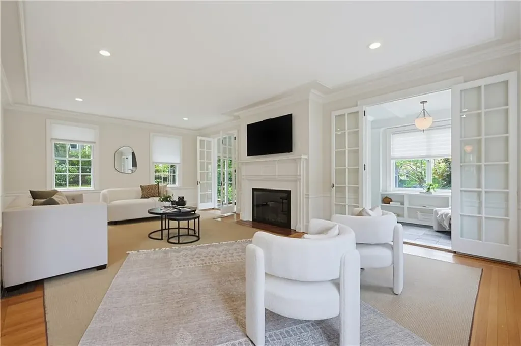 387 Wayland Avenue Providence RI 02906