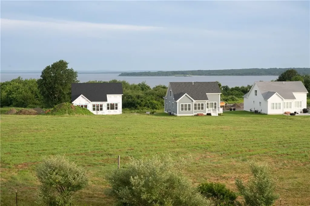 25 Bunker Hill Crossing Portsmouth RI 02871