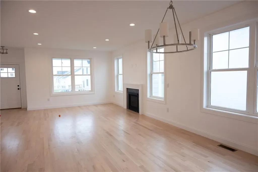 25 Bunker Hill Crossing Portsmouth RI 02871