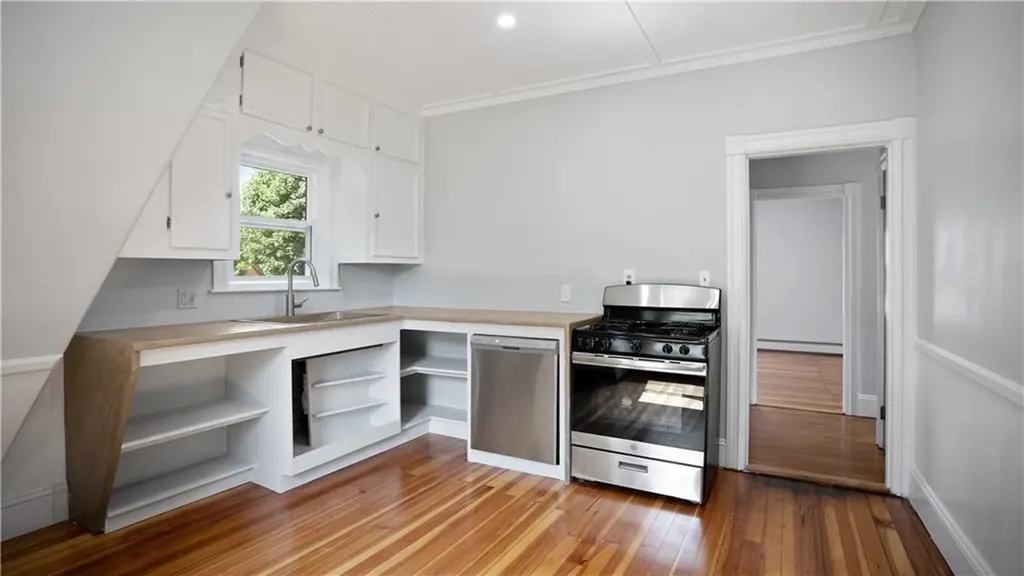27 Hillside Avenue Providence RI 02906
