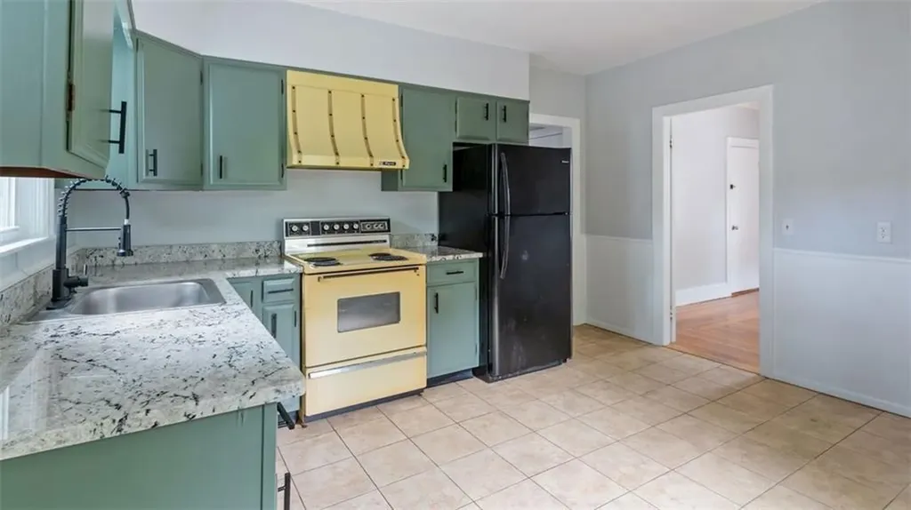 27 Hillside Avenue Providence RI 02906