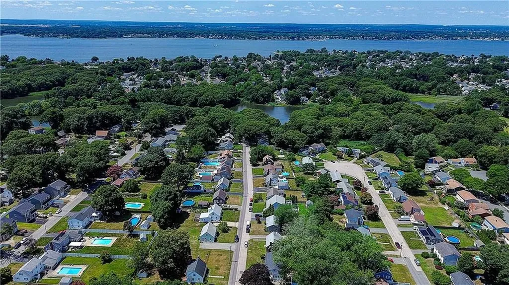 73 Lindy Avenue East Providence RI 02915