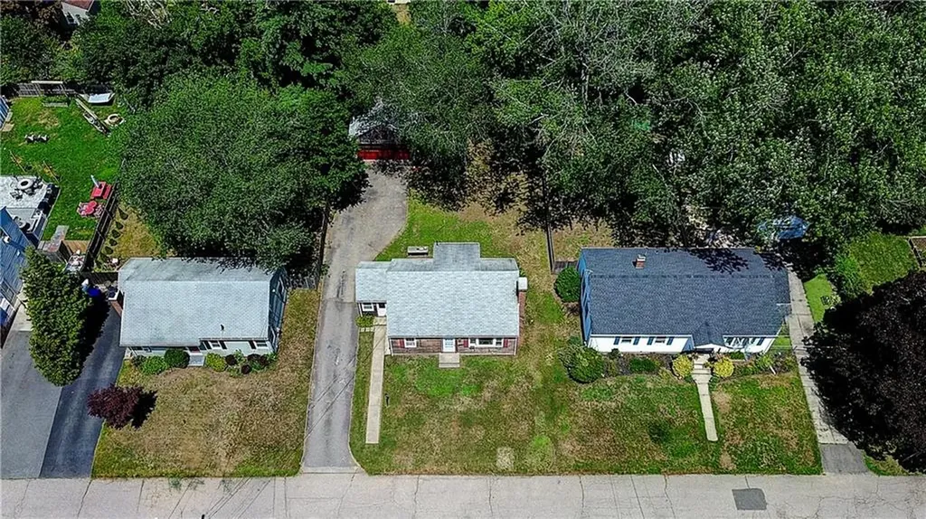 73 Lindy Avenue East Providence RI 02915