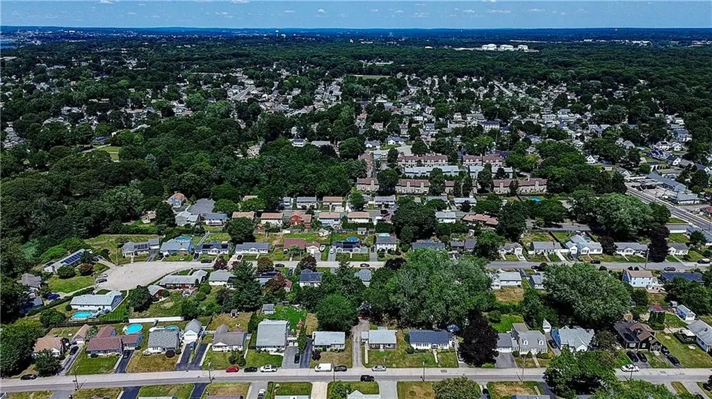 73 Lindy Avenue East Providence RI 02915