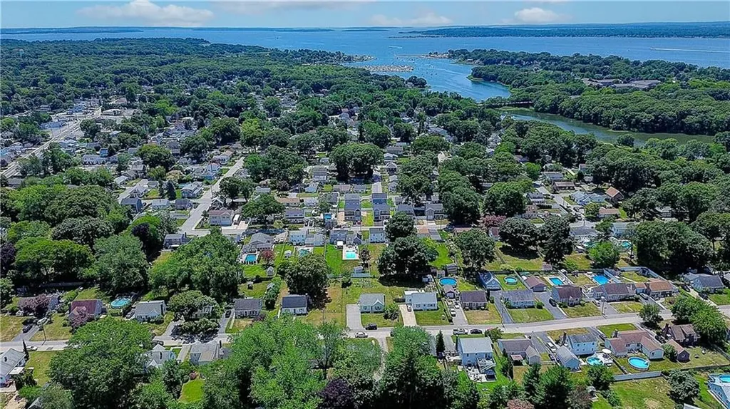 73 Lindy Avenue East Providence RI 02915
