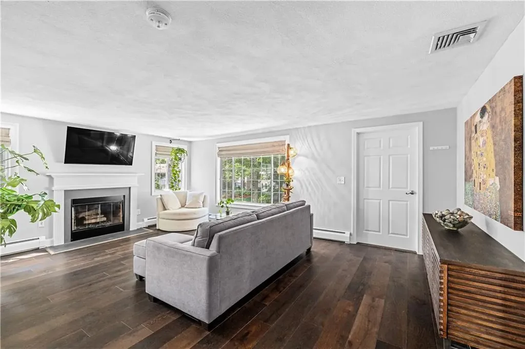 40 Eagle Run Warwick RI 02818