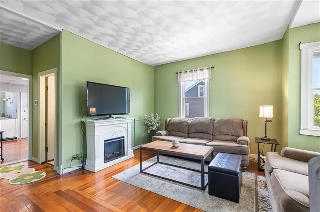 93 Whipple Avenue Cranston RI 02920