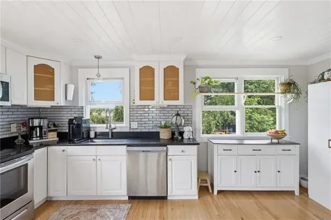 76 Redwood Road Portsmouth RI 02871