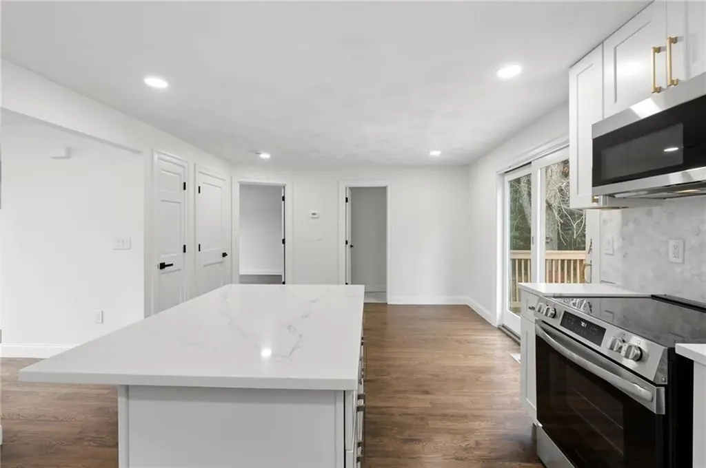 18 Teaberry Lane Hopkinton RI 02832