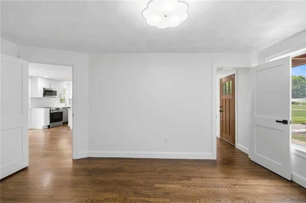18 Teaberry Lane Hopkinton RI 02832