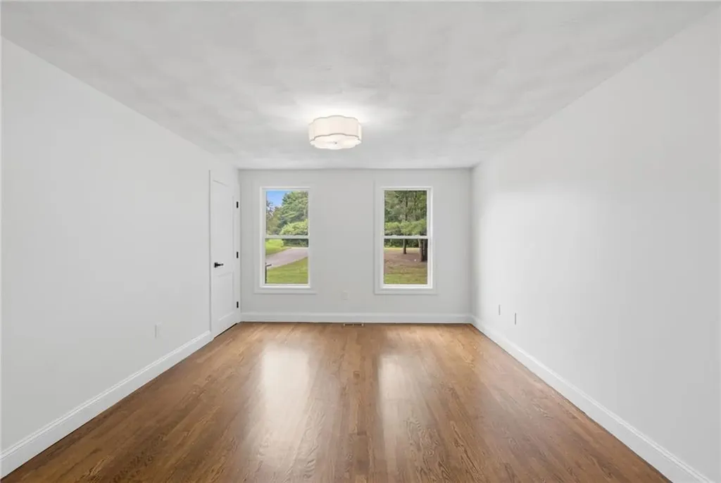 18 Teaberry Lane Hopkinton RI 02832