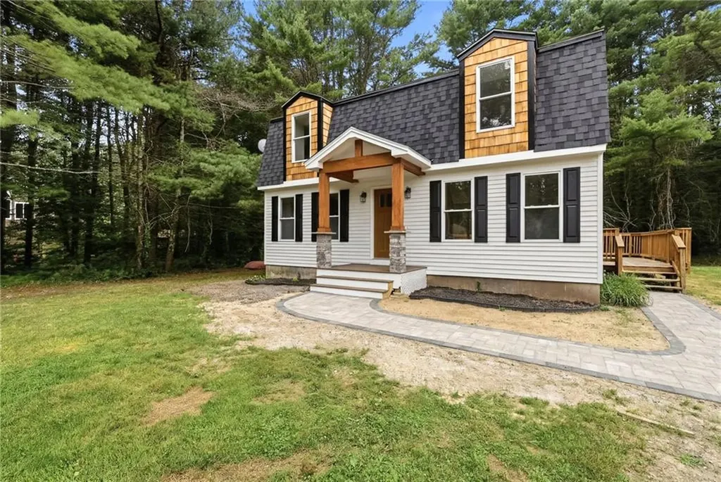 18 Teaberry Lane Hopkinton RI 02832