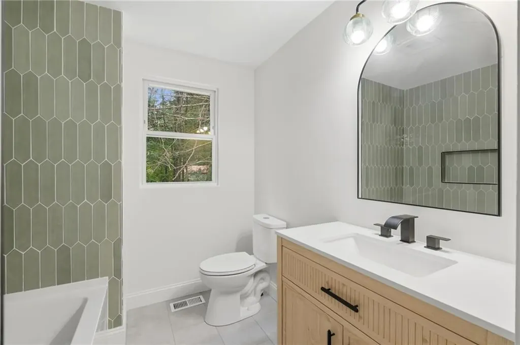 18 Teaberry Lane Hopkinton RI 02832